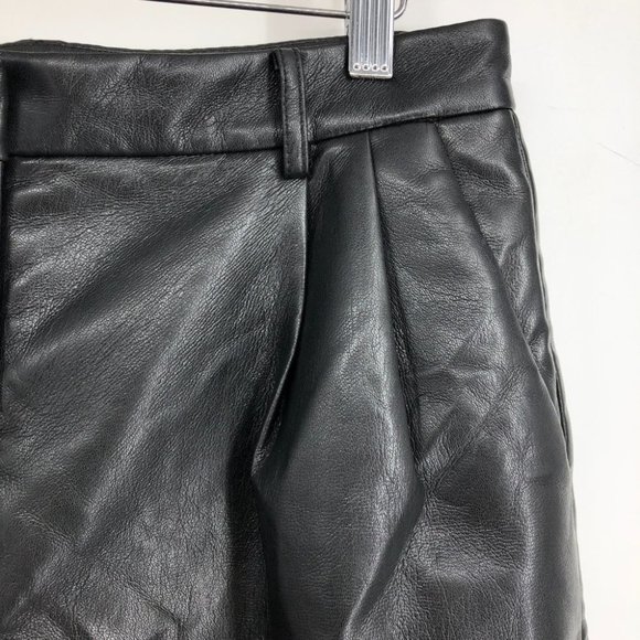 Aritzia Wilfred Black Effortless High-waisted, pleated faux leather shorts 4 - Picture 5 of 16
